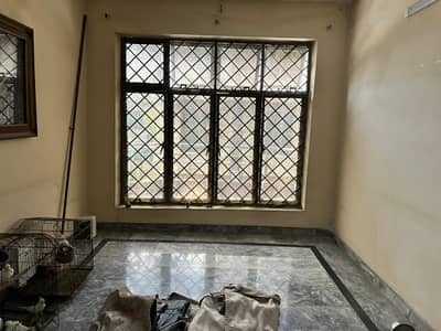 4 marla neat and clean lower portion in johar Town near EMPORIUM MALL Prime Location