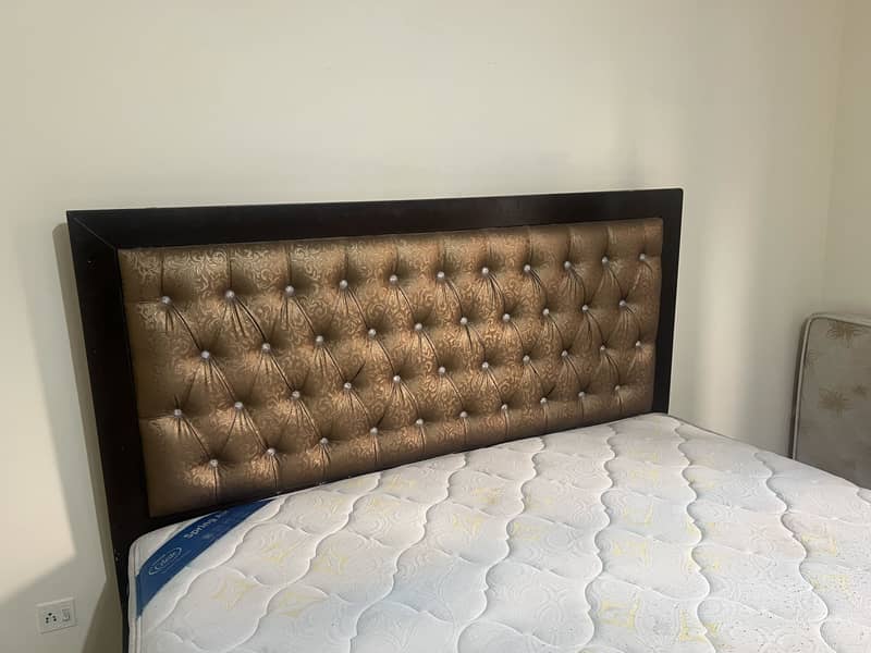 Bed and table 0