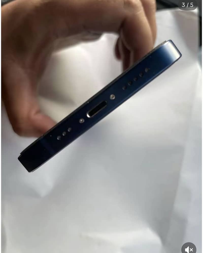 Apple iPhone 12 4