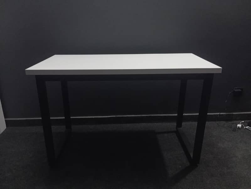White Computer Table 0