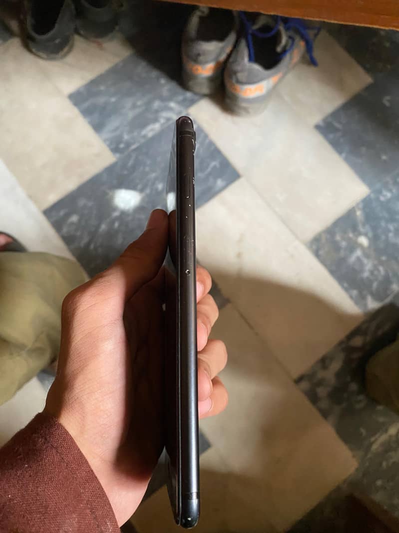 Apple iPhone 7 Plus 2