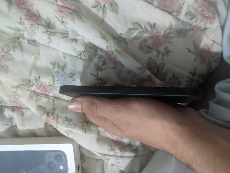 Apple iPhone 13 7