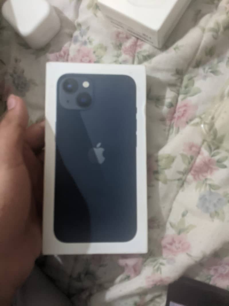 Apple iPhone 13 8