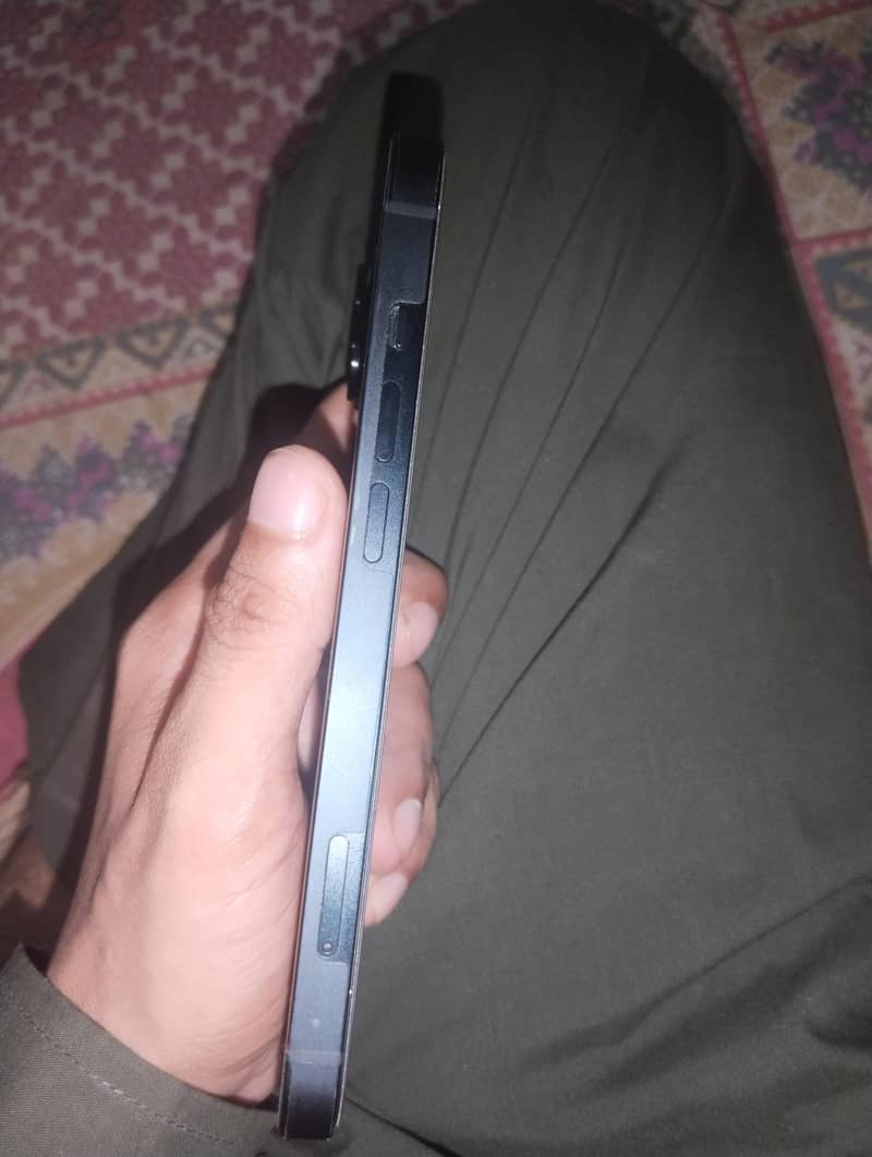 Apple iPhone 13 4