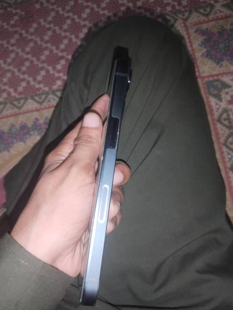 Apple iPhone 13 5