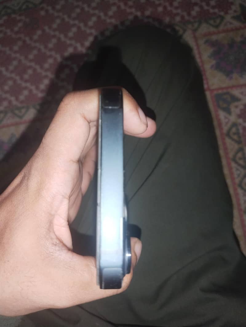Apple iPhone 13 6