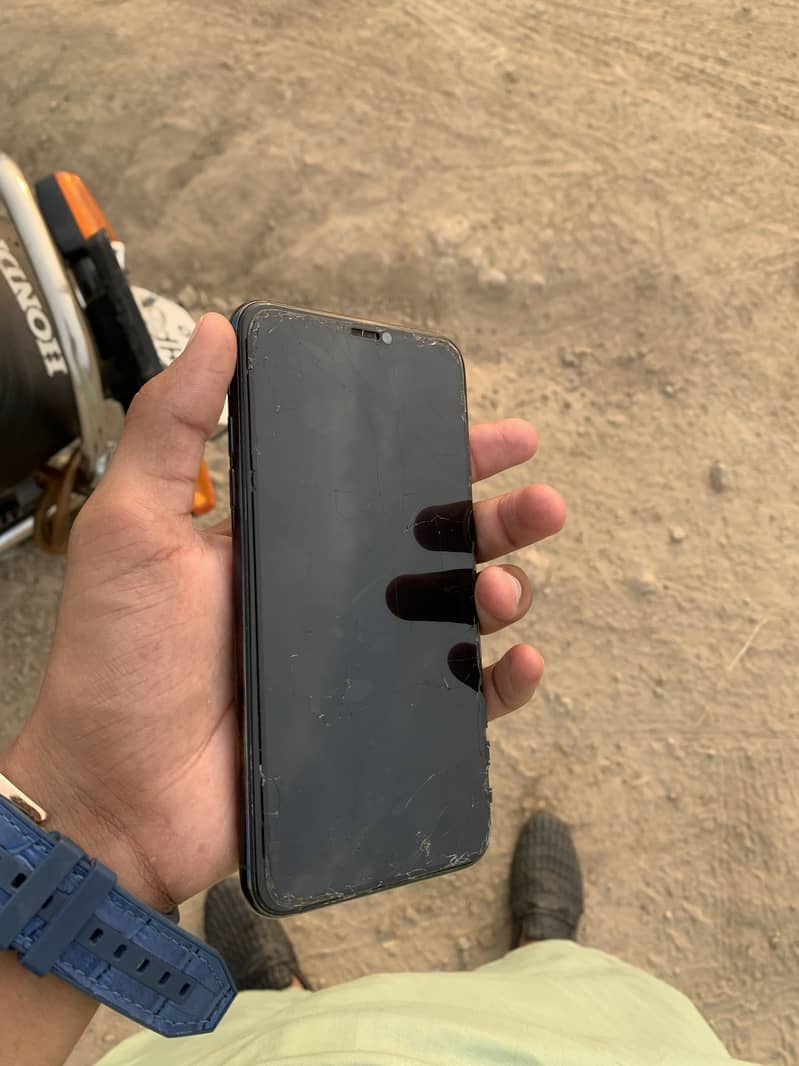 Apple iPhone 11 Pro Max 2