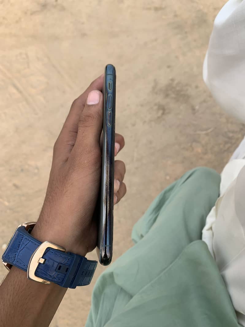 Apple iPhone 11 Pro Max 6