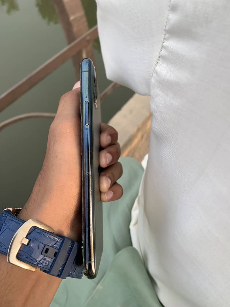 Apple iPhone 11 Pro Max 7