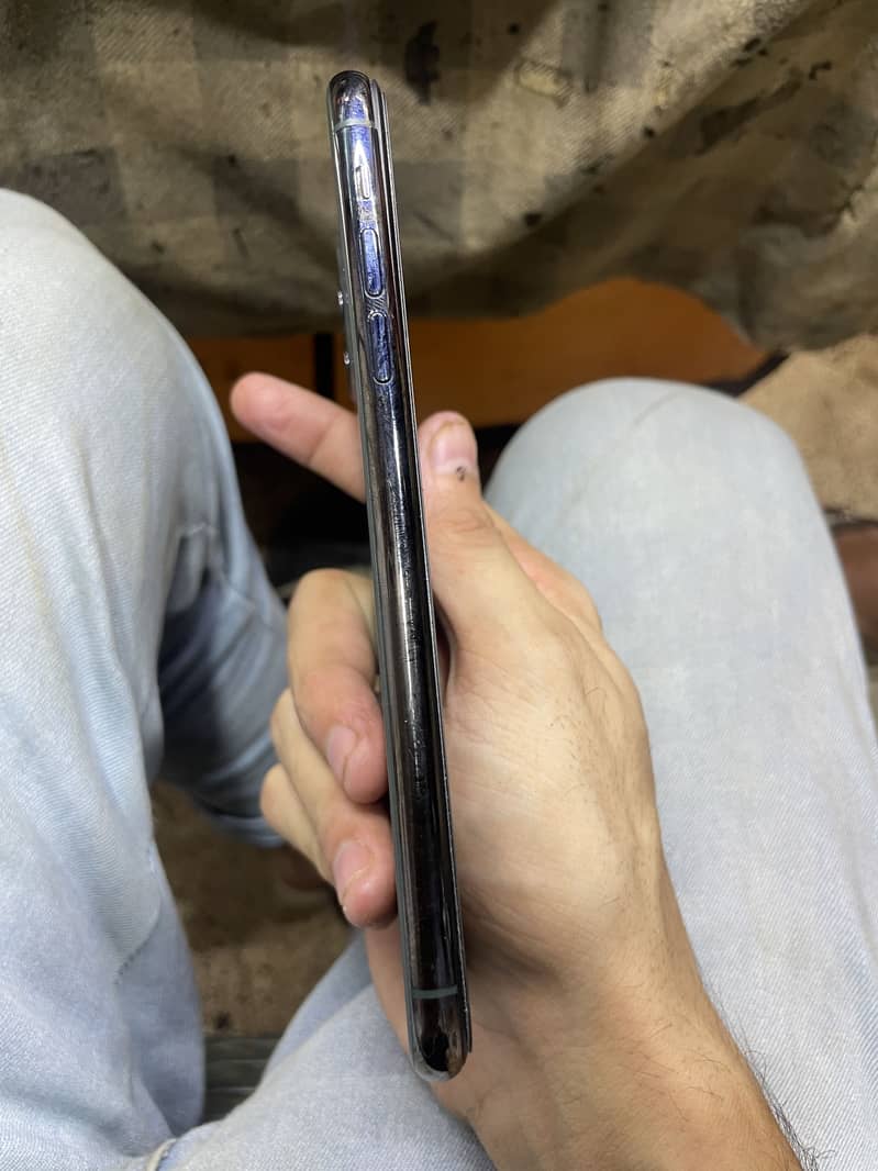 Apple iPhone 11 Pro Max 1