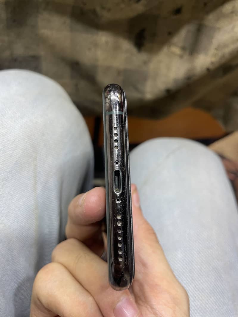 Apple iPhone 11 Pro Max 4