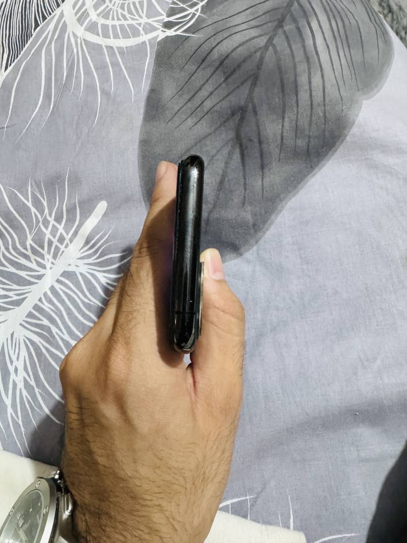 Apple iPhone 11 Pro 1