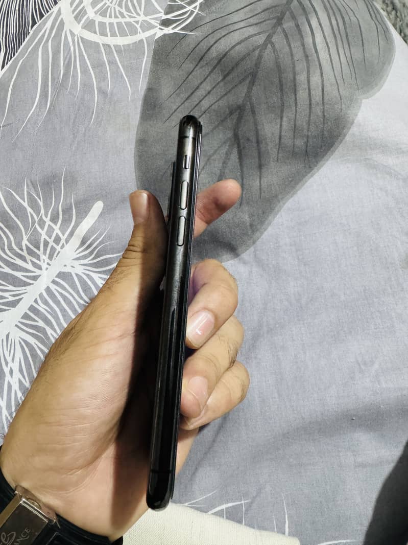 Apple iPhone 11 Pro 3