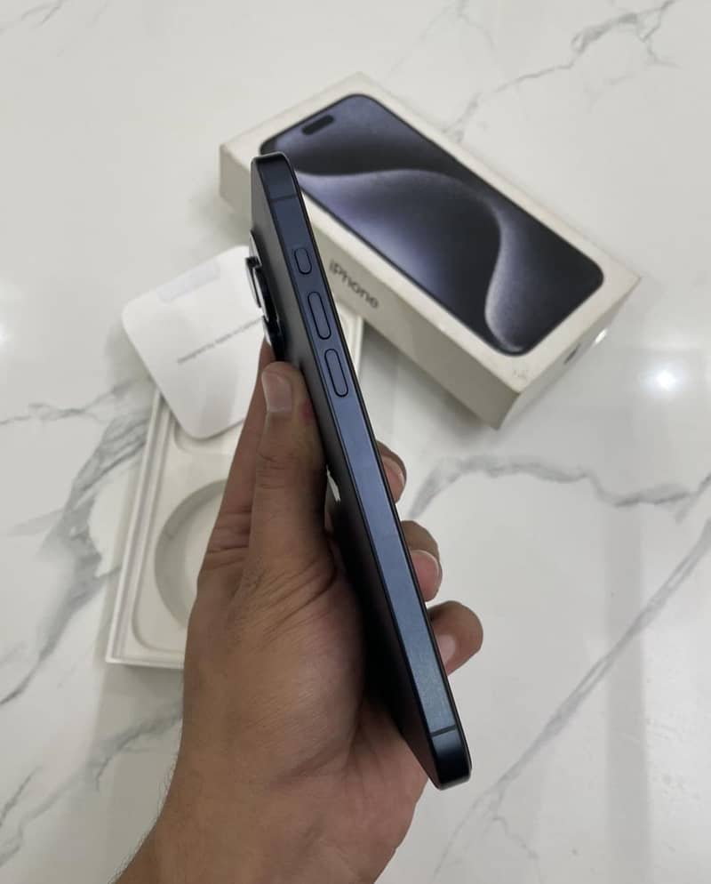 Apple iPhone 15 Pro Max 3