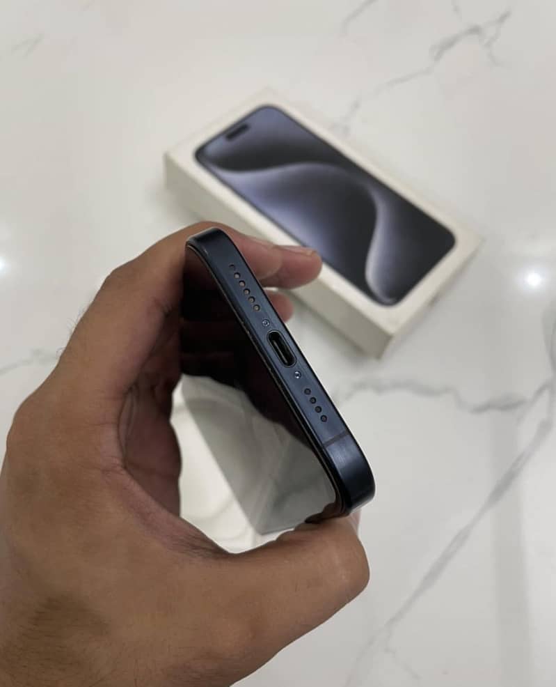 Apple iPhone 15 Pro Max 4