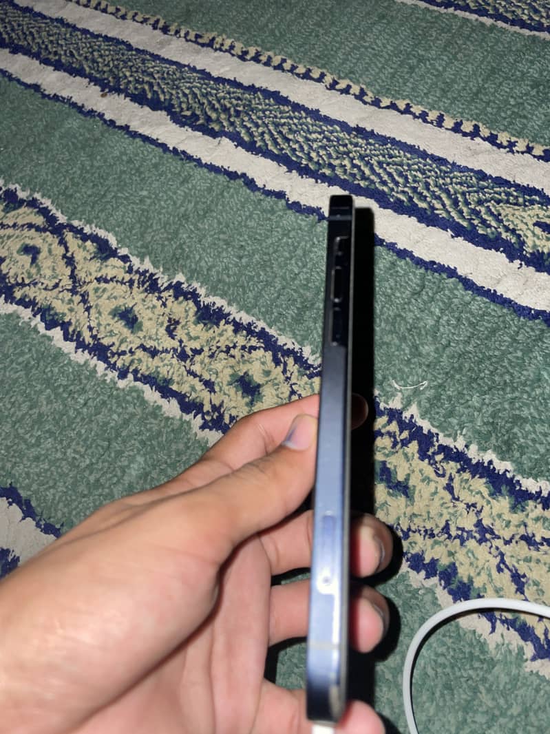 Apple iPhone 12 3