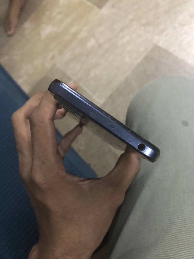 Motorola E22 4