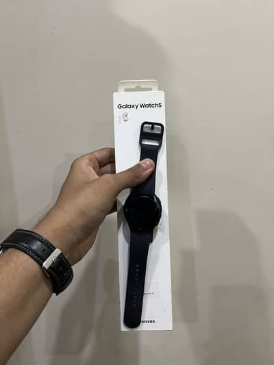 samsung watch 5 with box condition new