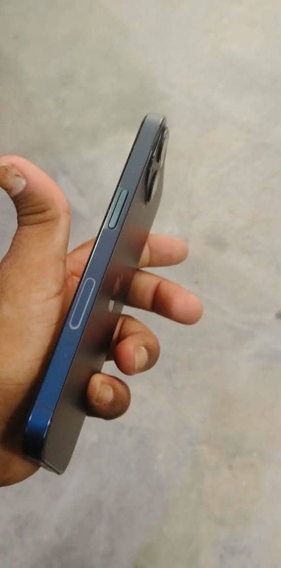 Apple iPhone 13 0