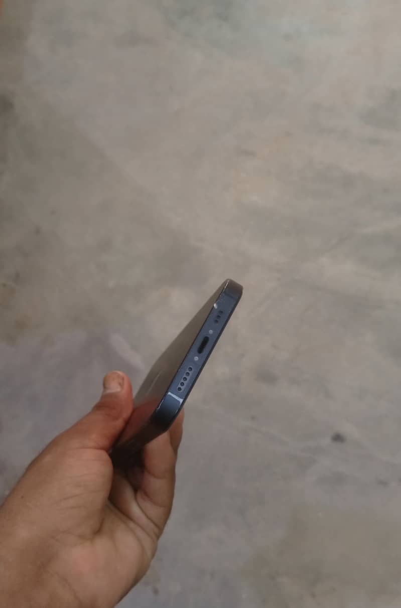 Apple iPhone 13 4