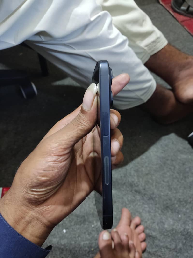 Apple iPhone 15 Pro 3