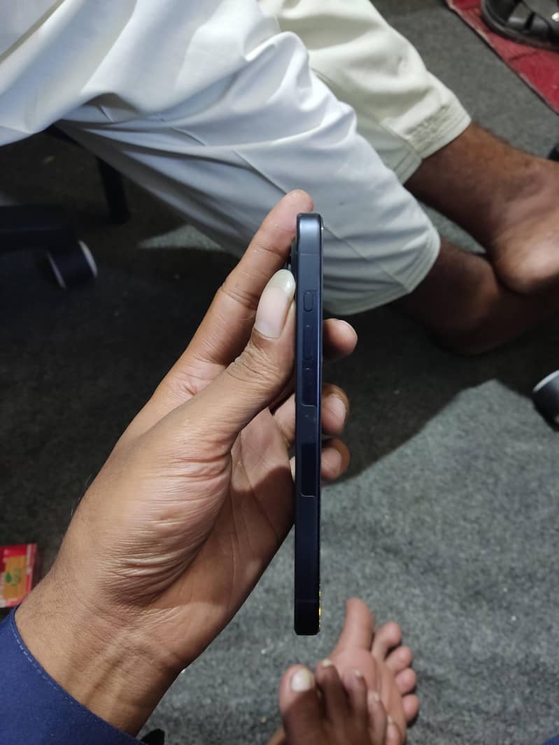 Apple iPhone 15 Pro 4