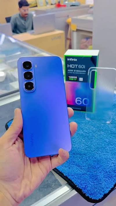 Infinix hot 60i-6/128 one hand use