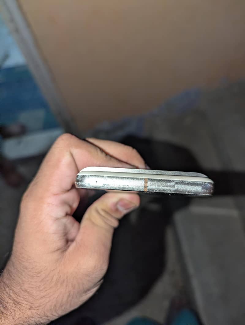 Google Pixel 8 4