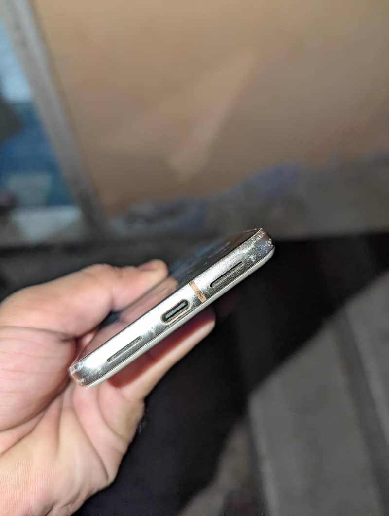 Google Pixel 8 5