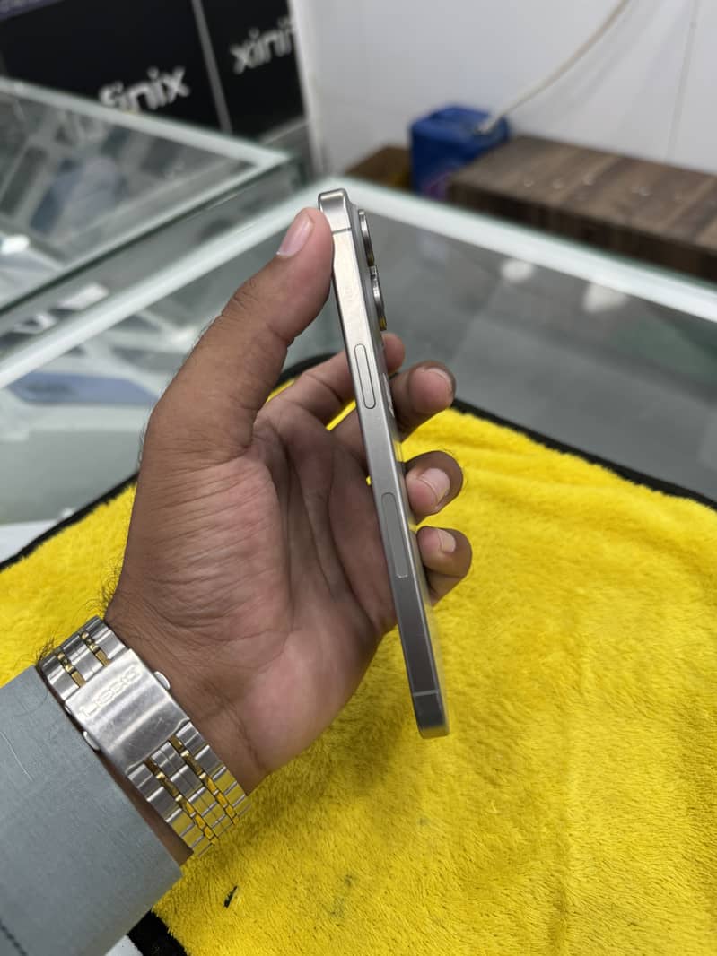 iPhone 15 Pro Max 1