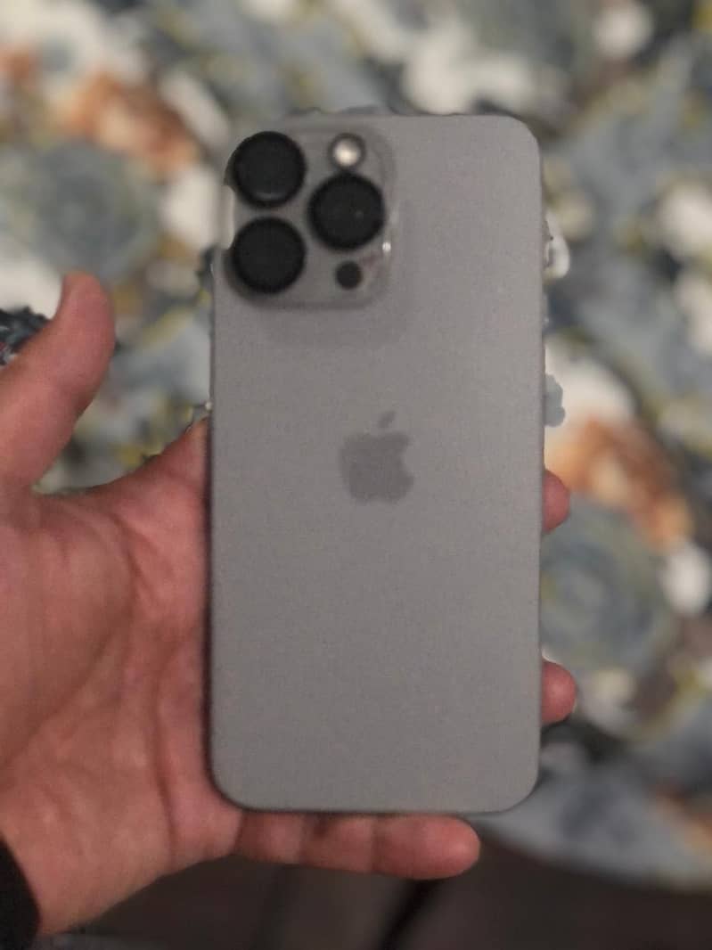 Apple iPhone 15 Pro Max 6
