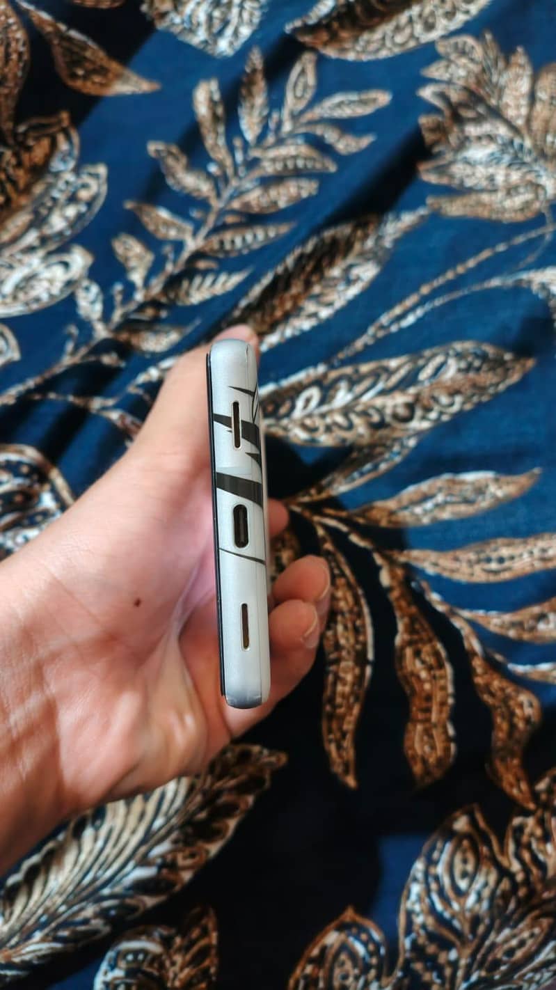 Google Pixel 7a 10/10 official pta 4