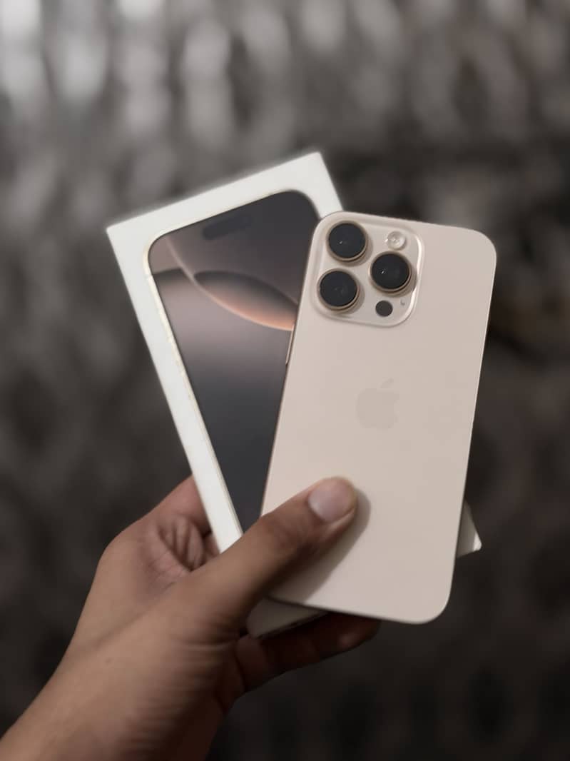 Apple iPhone 16 Pro 0