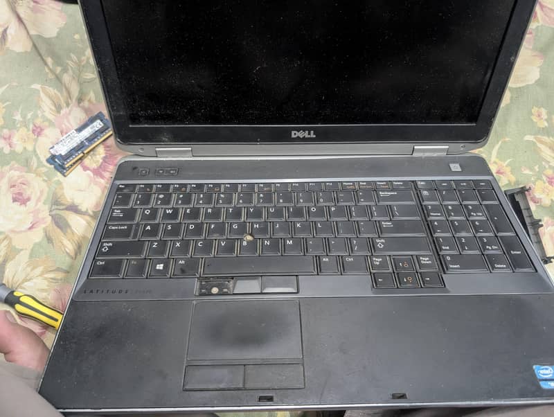 Dell Latitude E6550 4