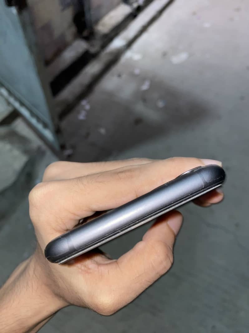 Apple iPhone 11 6