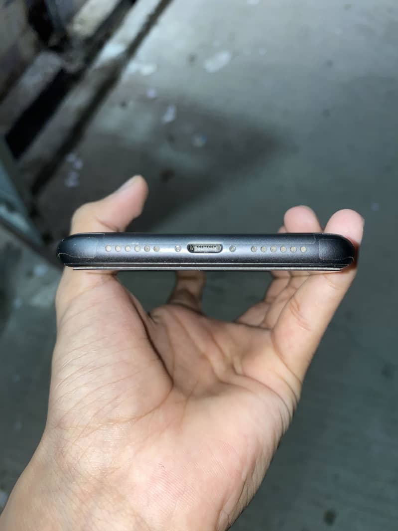 Apple iPhone 11 7