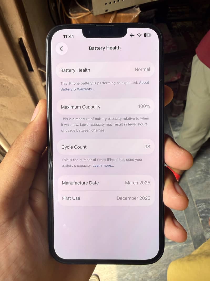 Apple iPhone 16e 0
