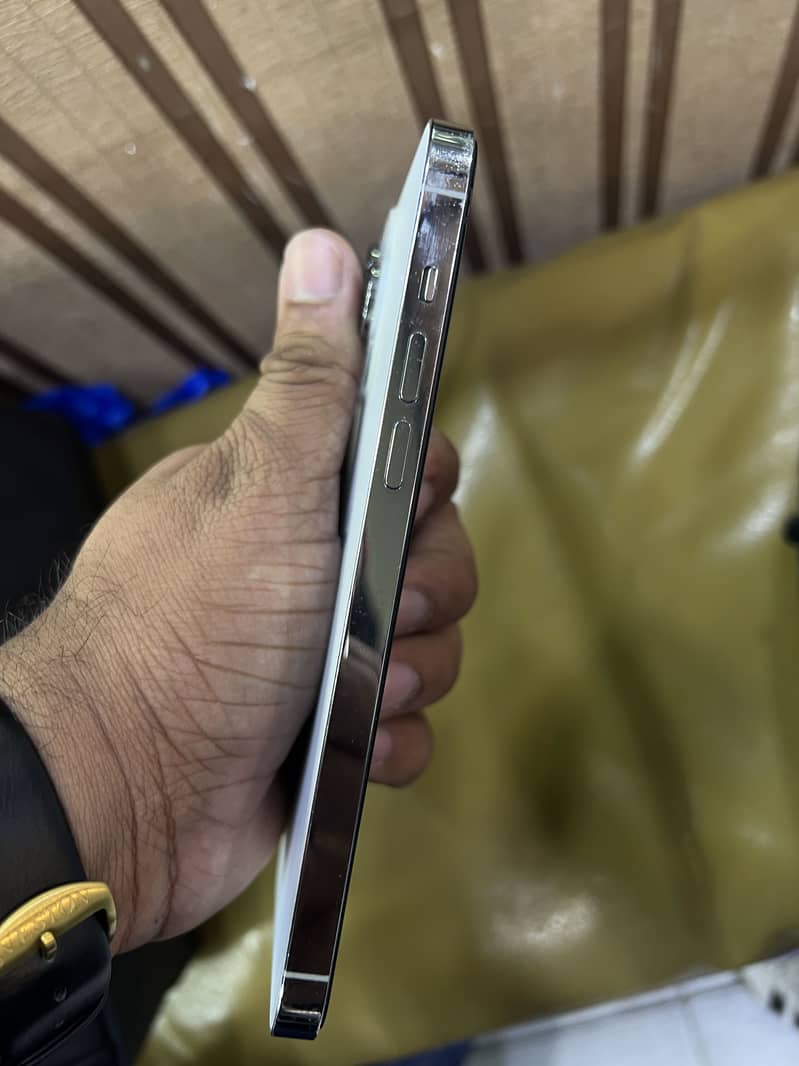 Apple iPhone 14 Pro Max 7