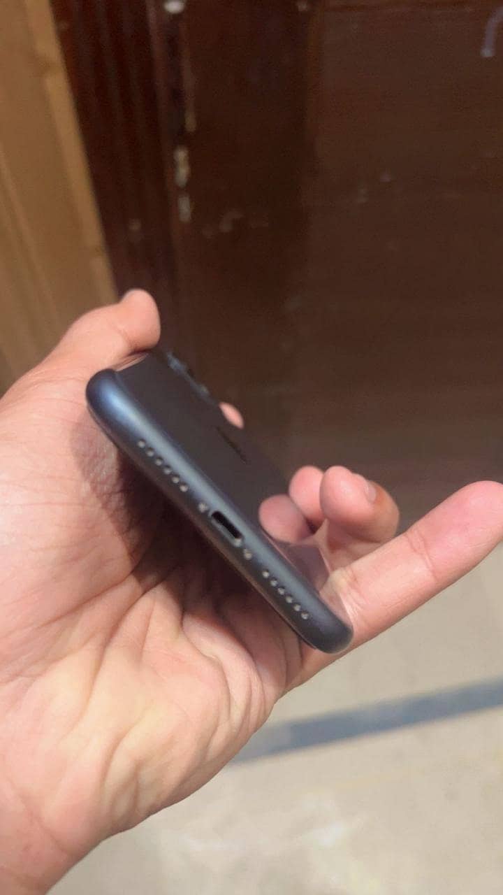 Apple iPhone 11 3
