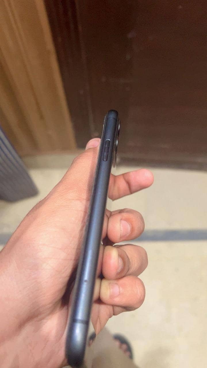 Apple iPhone 11 7