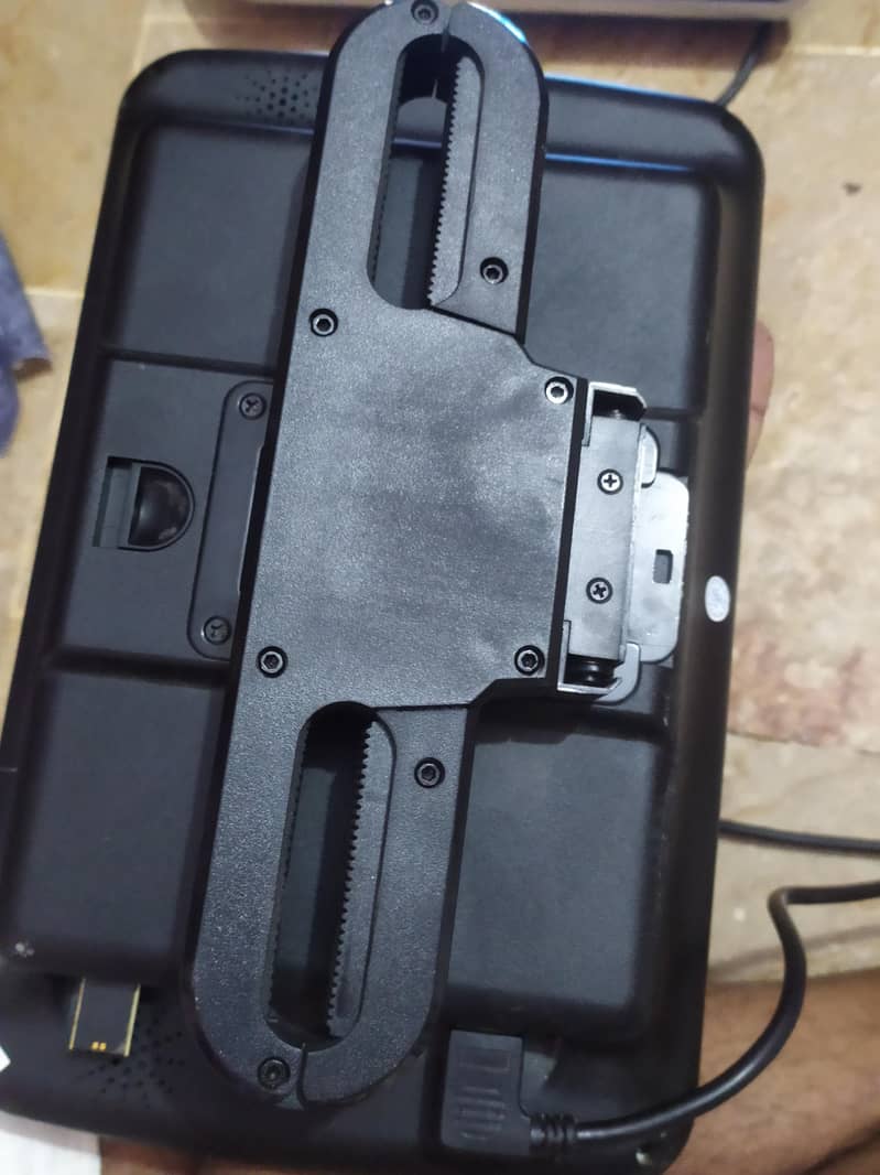 headrest screen 1