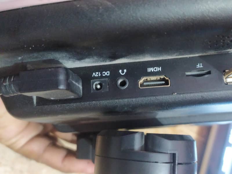 headrest screen 4