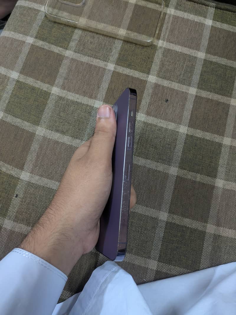 Apple iPhone 14 Pro Max 4