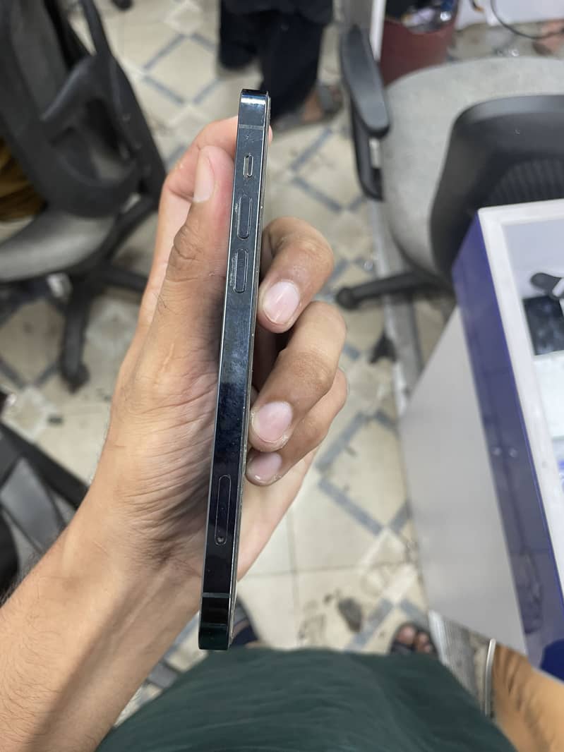 Apple iPhone 12 Pro 2
