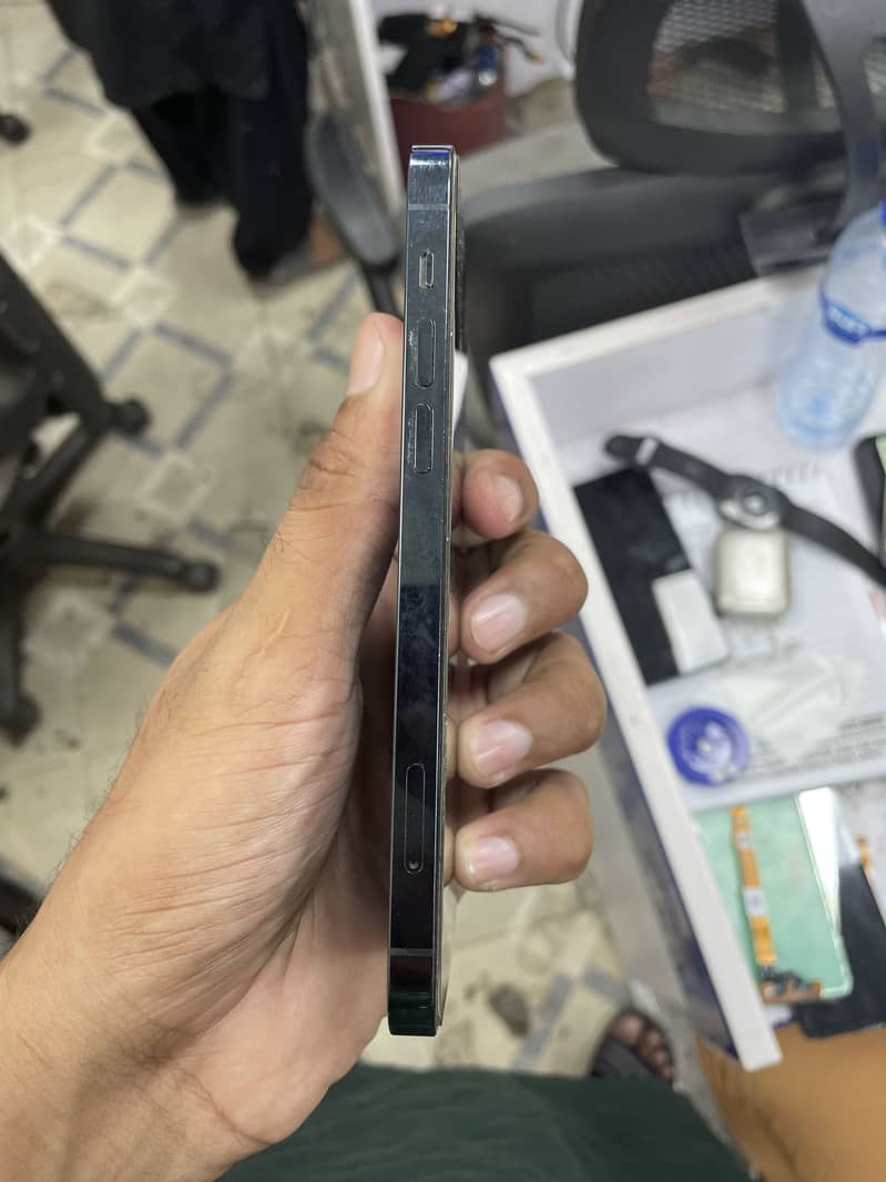 Apple iPhone 12 Pro 4