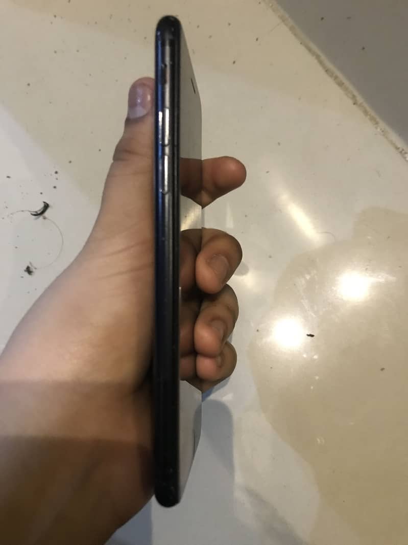 Apple iPhone 7 2