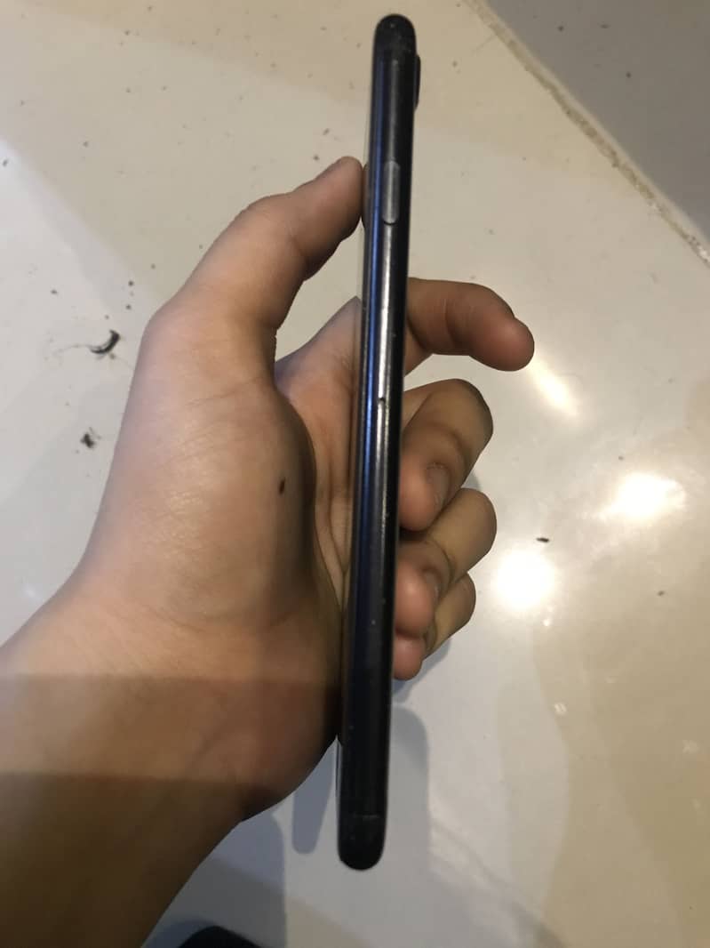 Apple iPhone 7 3