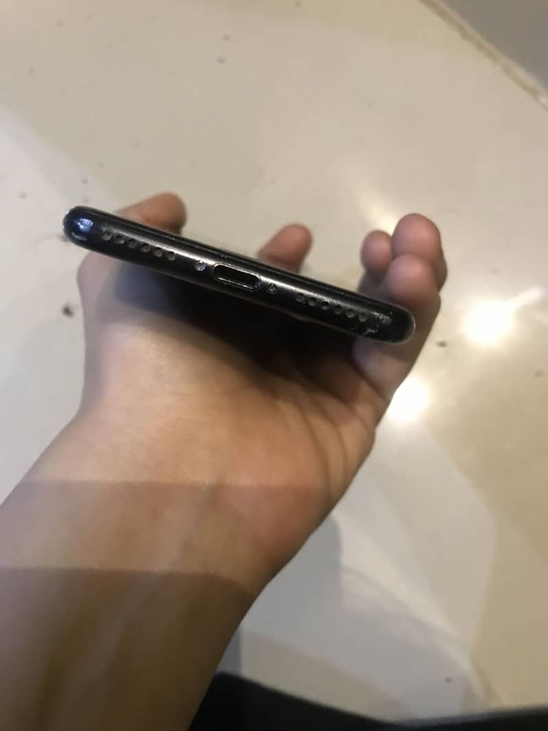 Apple iPhone 7 4