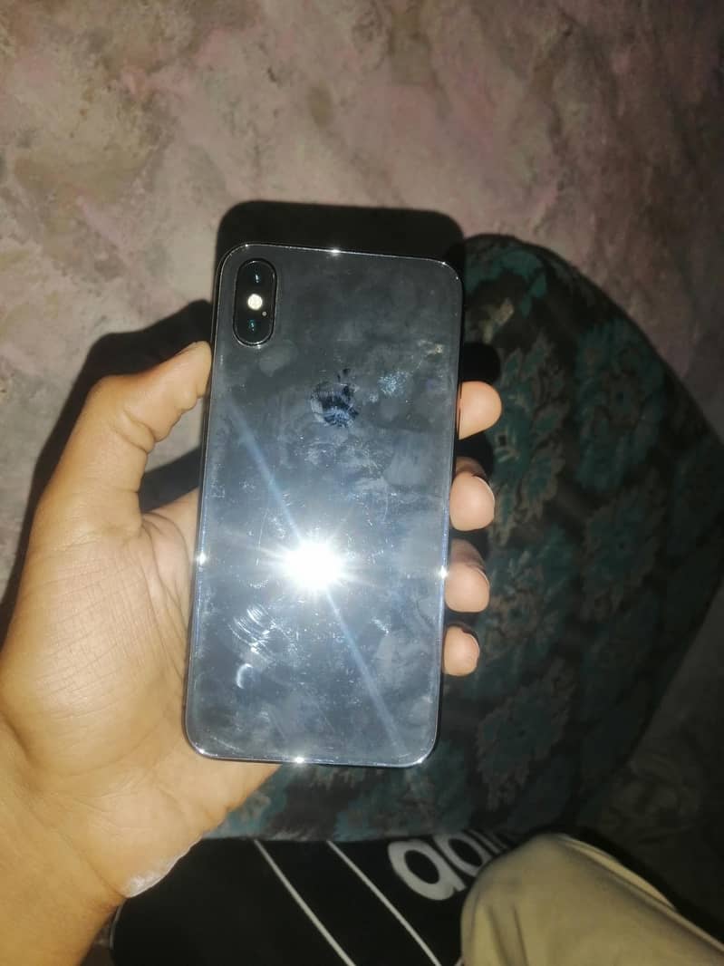 Apple iPhone XS 4