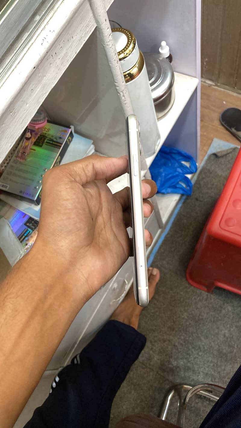 Apple iPhone 11 5